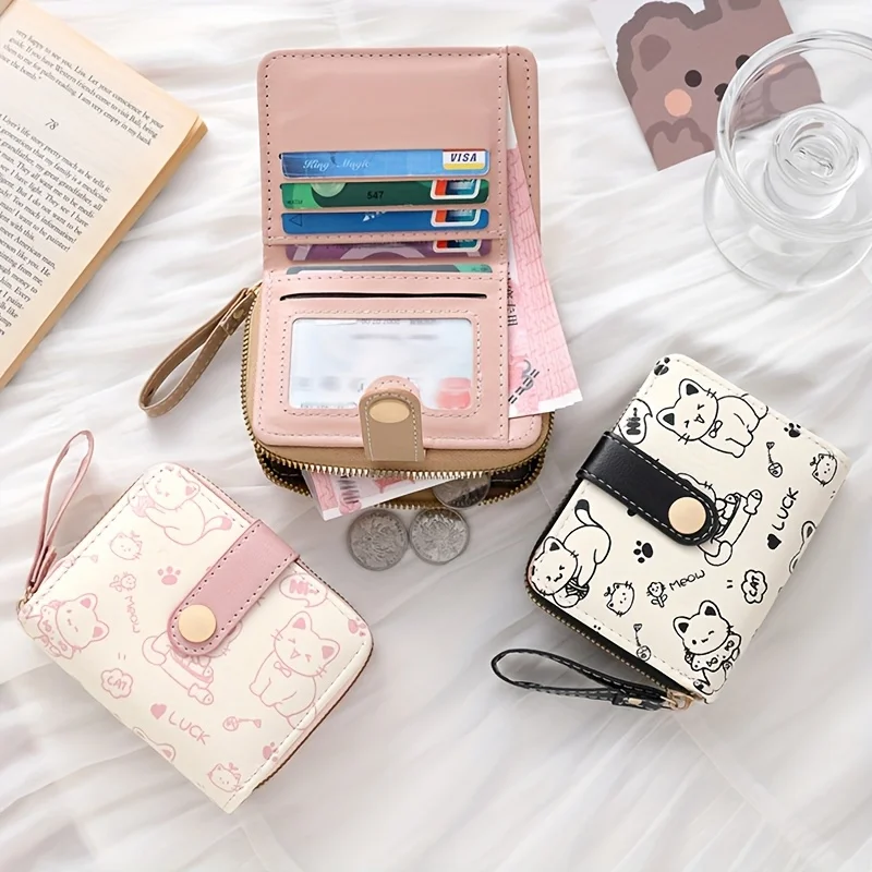 Wristlet Wallet Zipper - กระเป๋าสตางค์ผู้หญิง กระเป๋าใส่เหรียญ ลายหมีน่ารัก พับสามตอน ปิดแบบกระดุม กระเป๋าสตางค์นักเรียนแบบสั้น