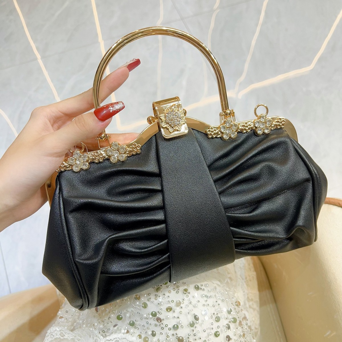 Luxury Bags Trend 2025 - กระเป๋าคลัทช์ออกงานกลางคืนผู้หญิงหรูหราไฮเอนด์ปี 2025 รุ่น Cloud สำหรับงานแต่งงาน งานพรอม