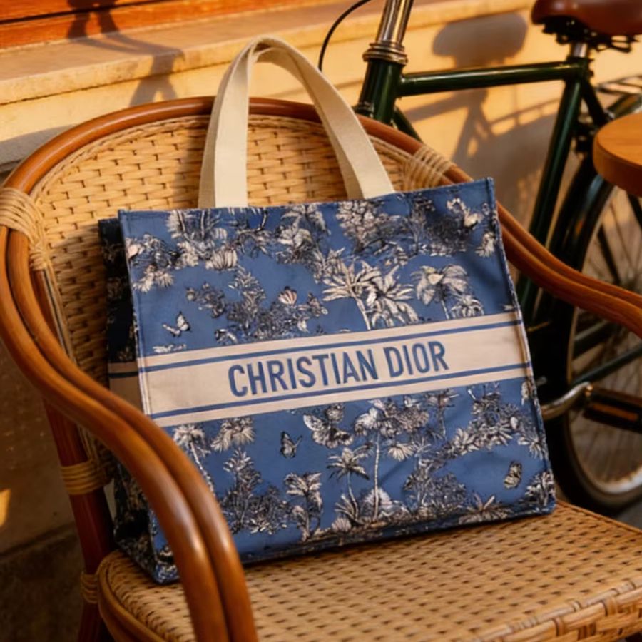 Luxury Bags Dior - กระเป๋าดิออร์ กระเป๋าโท้ทสีน้ำเงินสั่งทำพิเศษพร้อมช่องจัดระเบียบเครื่องสำอาง ชุดกระเป๋าเครื่องสำอางอเนกประสงค์สำหรับช้อปปิ้ง ของขวัญวันหยุดในอุดมคติ