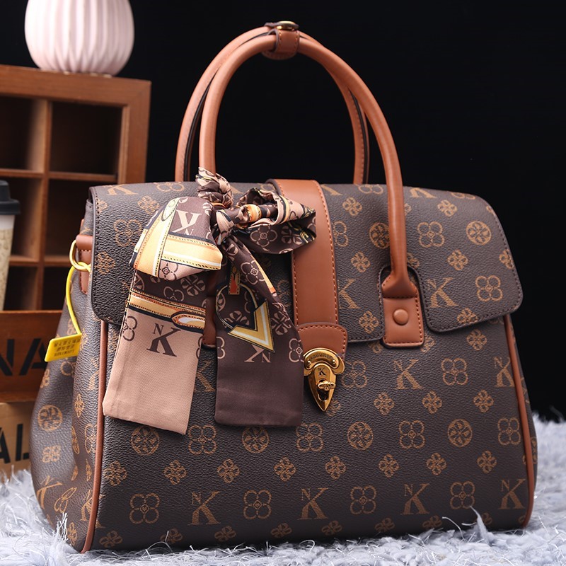 Luxury Bags Shopping - กระเป๋าผู้หญิงแบรนด์หรูน้ําหนักเบา 2025 ใหม่แฟชั่นกระเป๋าถือระดับไฮเอนด์อเนกประสงค์ความจุขนาดใหญ่อินเทรนด์กระเป๋าสะพายไหล่เดียว