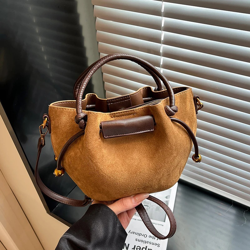 Luxury Bags Trend 2025 - กระเป๋าสะพายไหล่หนัง PU ผู้หญิง รุ่นมินิ ปี 2025