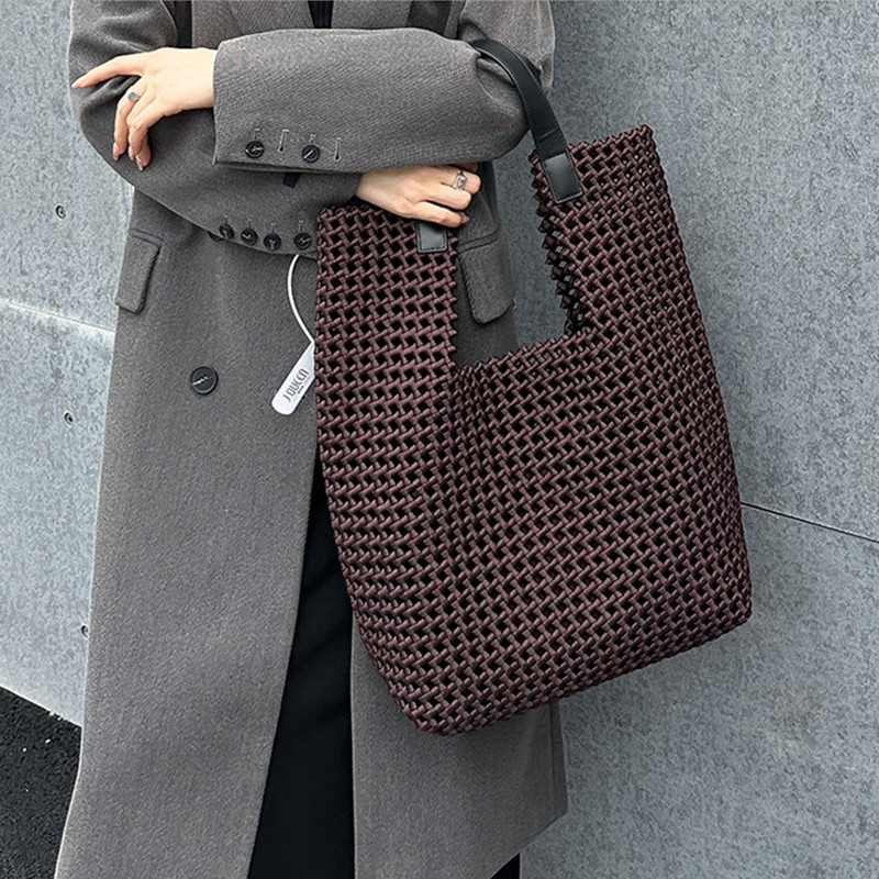 Luxury Bags Trend 2025 - กระเป๋าโท้ทสุดหรูปี 2025 แบบโปร่งลายทอ ขนาดใหญ่ ยี่ห้อดังสำหรับผู้หญิง กระเป๋าถือแฟชั่นสไตล์เชือกถักแบบฮาราจูกุ