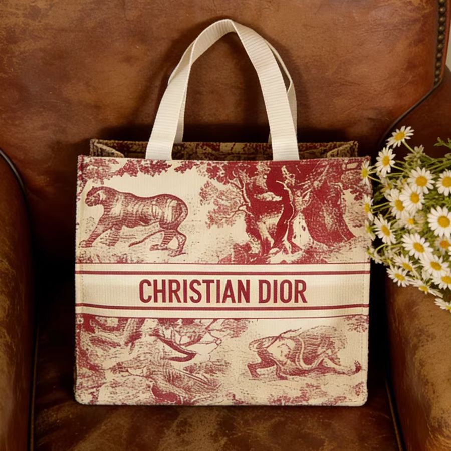 Luxury Bags Dior - กระเป๋าคริสเตียน ดิออร์ ดิออร์กระเป๋าผ้าแคนวาสพิมพ์ลายสัตว์สีแดง กระเป๋าถือความจุขนาดใหญ่สำหรับการเดินทาง ของขวัญสุดหรูสำหรับผู้หญิง