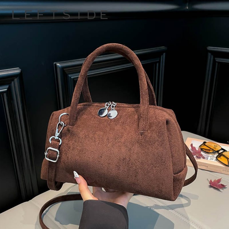 กระเป๋าสะพายข้างผู้หญิงทรงหมอน - Luxury Bags Trend 2025 บทวิจารณ์และราคา