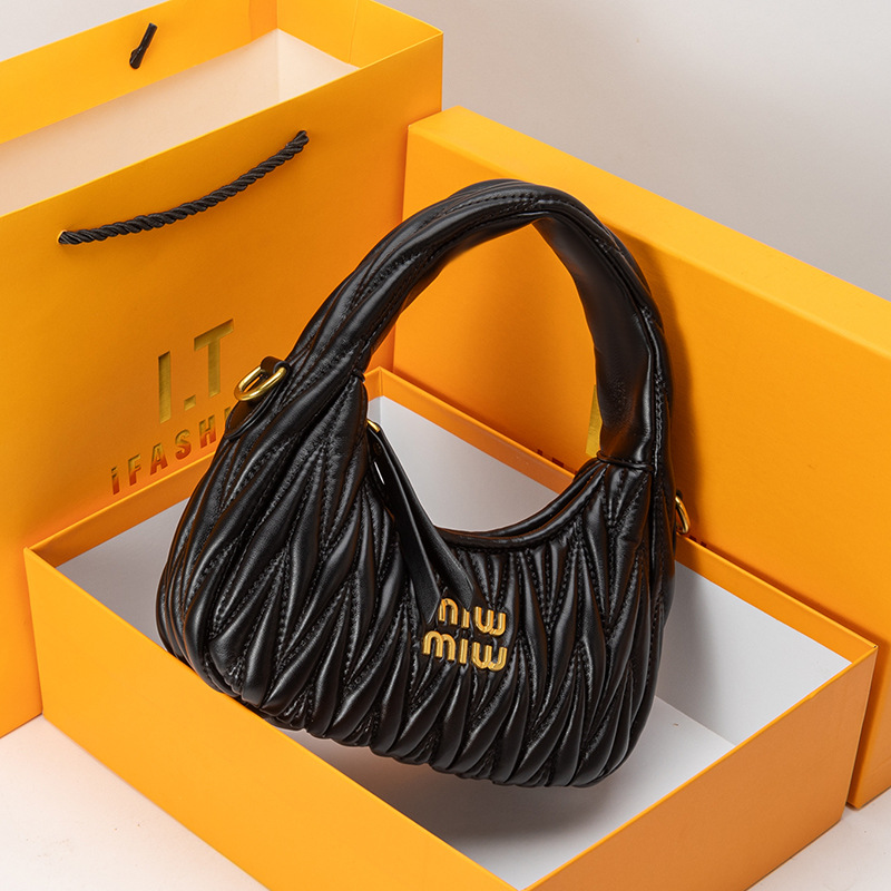 กระเป๋าทรงพระจันทร์เสี้ยวรุ่นใ - Luxury Bags Dior บทวิจารณ์และราคา