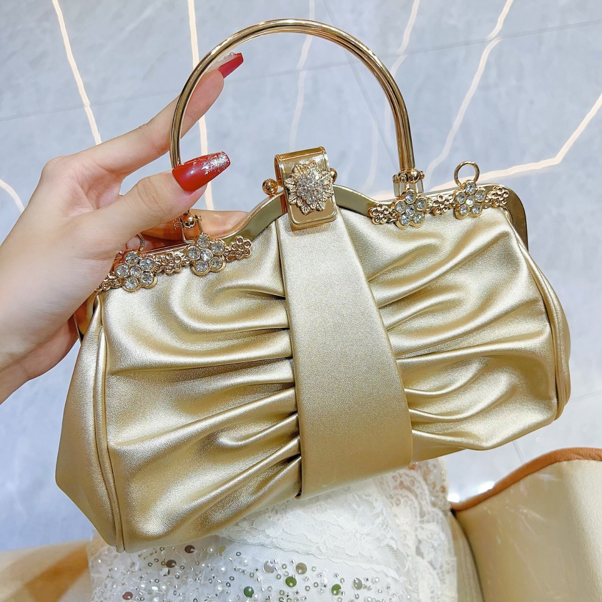กระเป๋าคลัทช์ออกงานกลางคืนผู้ห - Luxury Bags Trend 2025 บทวิจารณ์และราคา