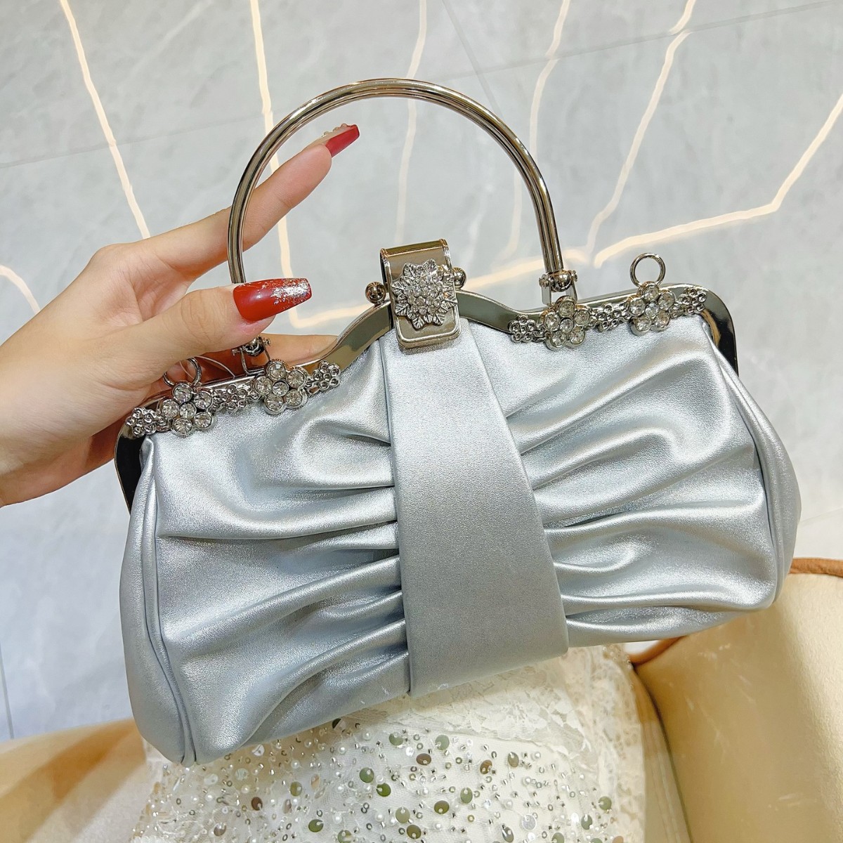 กระเป๋าคลัทช์ออกงานกลางคืนผู้ห - Luxury Bags Trend 2025 บทวิจารณ์และราคา