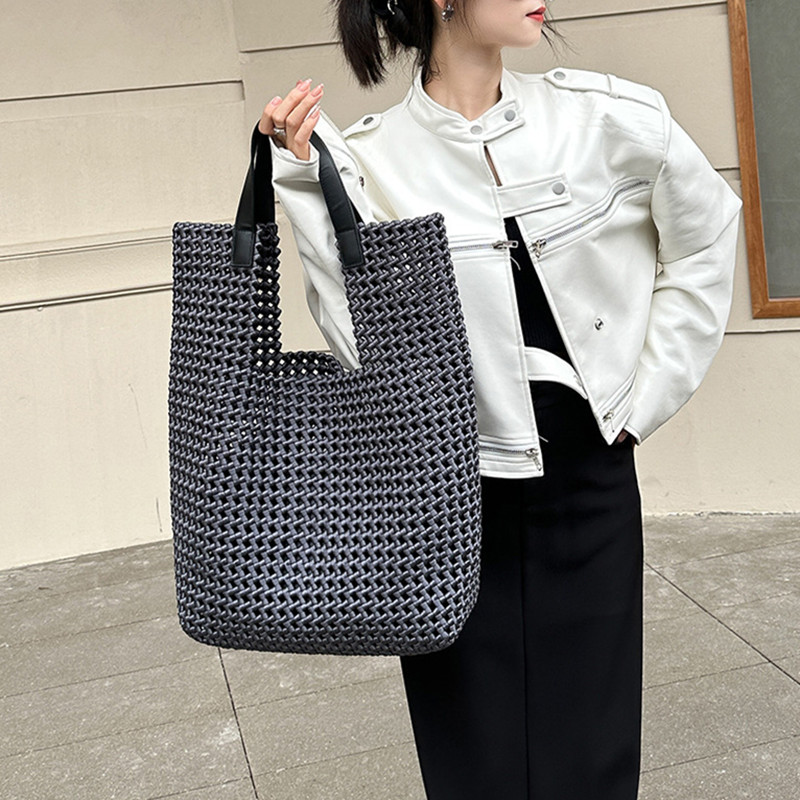 กระเป๋าโท้ทสุดหรูปี 2025 แบบโป - Luxury Bags Trend 2025 บทวิจารณ์และราคา